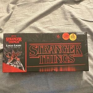 Stranger Things logo light NIB